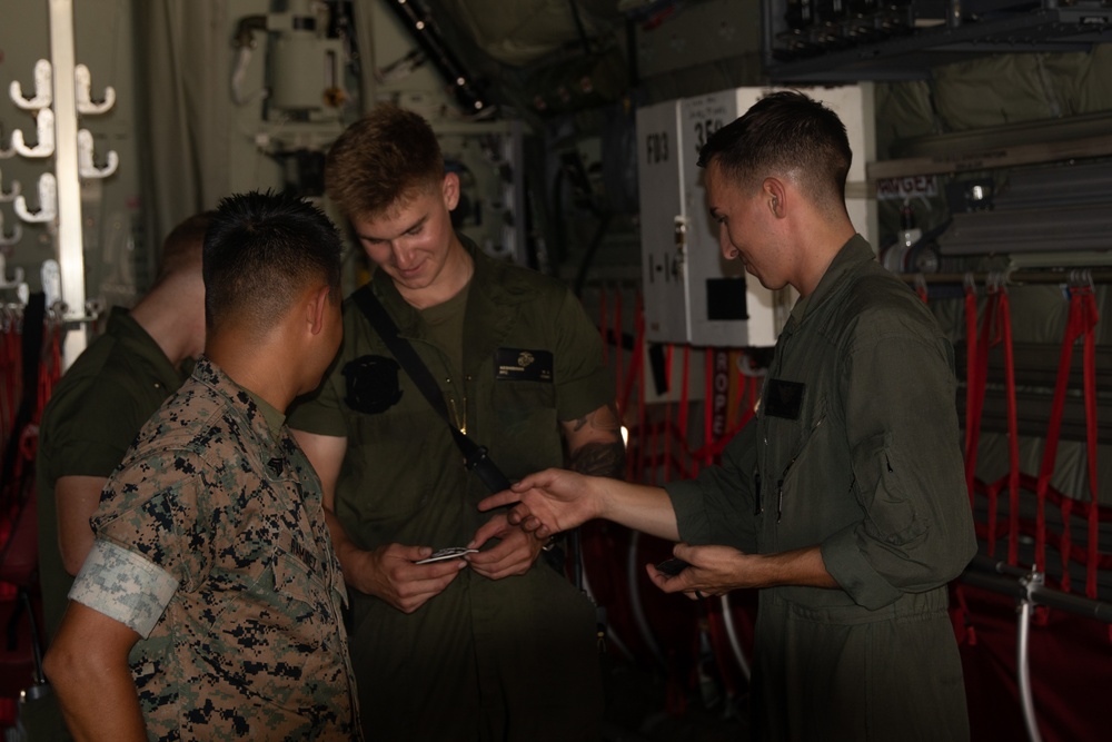 VMGR-252 transports IFLOLS