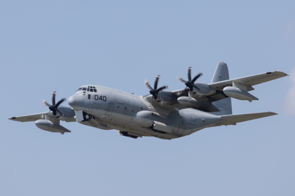 VMGR-252 transports IFLOLS