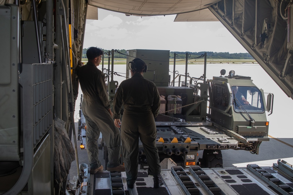 VMGR-252 transports IFLOLS