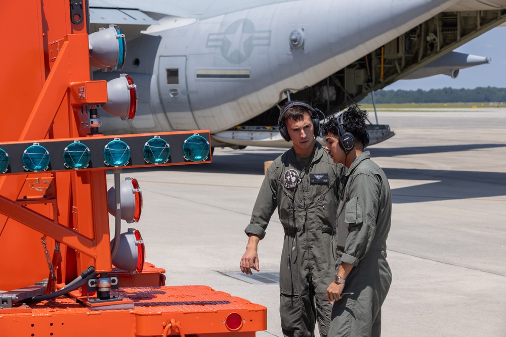 VMGR-252 transports IFLOLS