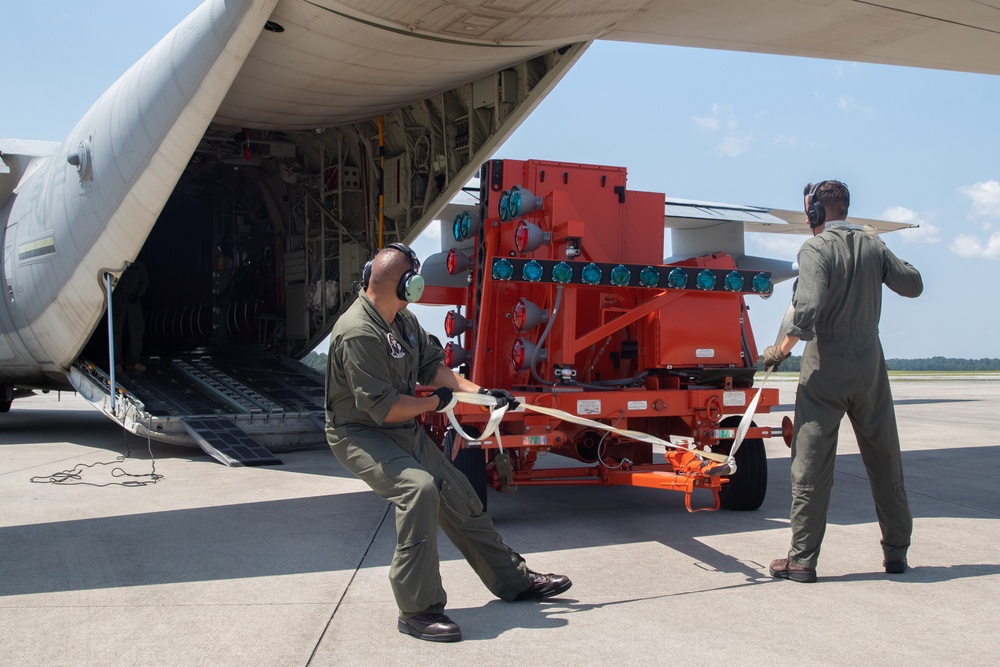 VMGR-252 transports IFLOLS