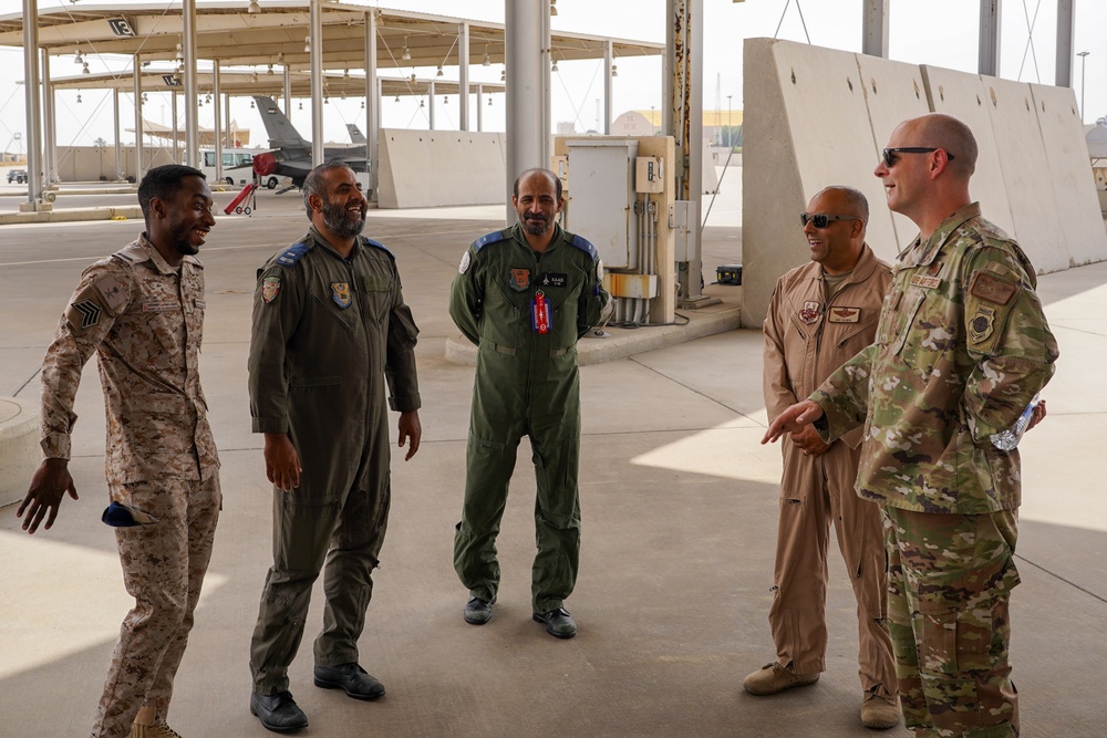 378th AEW Commander meets with RSAF maintainers during Operation Agile Spartan