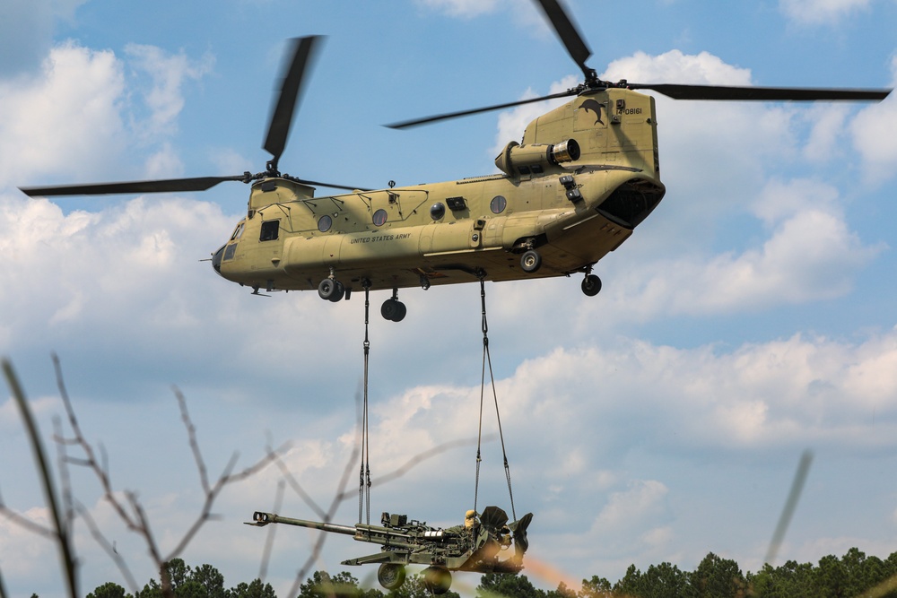 DIVARTY Paratroopers Conduct Air Assault Mission