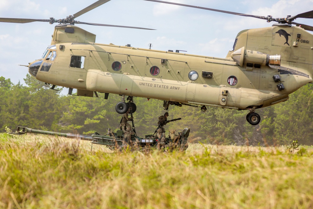 DIVARTY Paratroopers Conduct Air Assault Mission