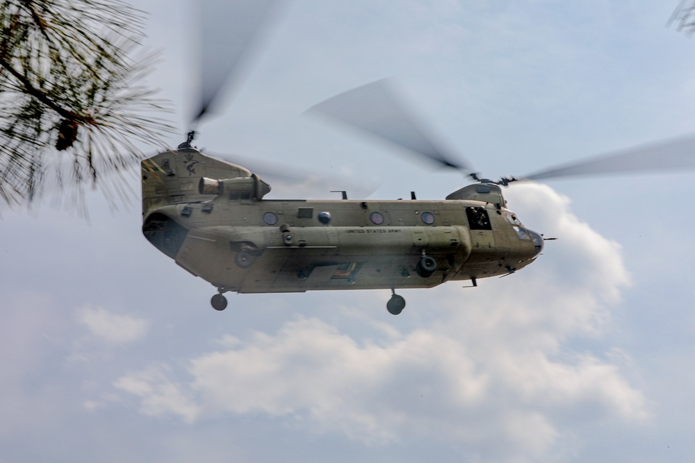 DVIDS - Images - DIVARTY Paratroopers Conduct Air Assault Mission ...