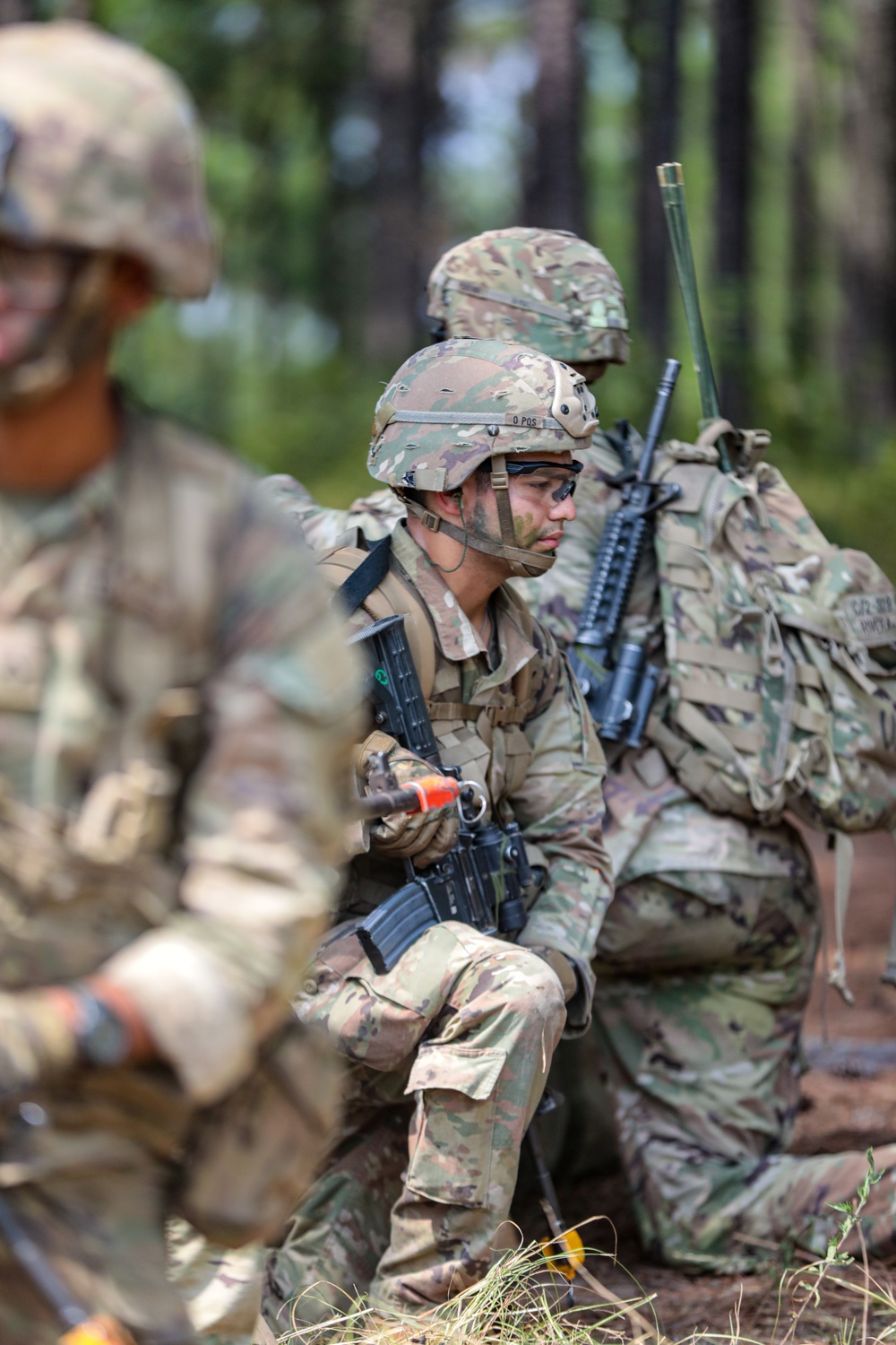 DIVARTY Paratroopers Conduct Air Assault Mission