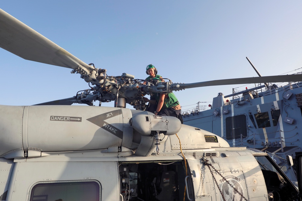 HSM 79 Performs Maintenance Onboard USS Paul Ignatius