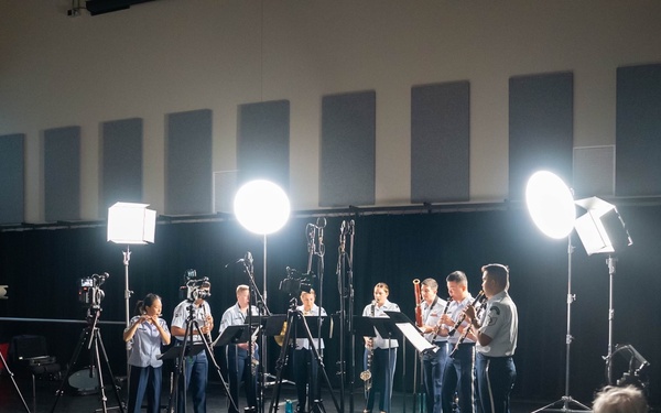 Sierra Winds Performs Live Radio Show