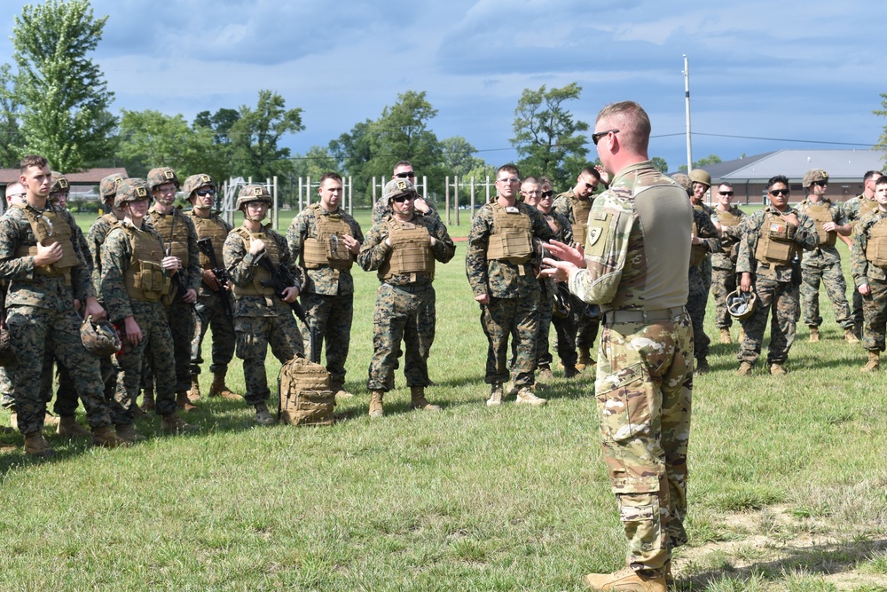 4th Marine Division Communication Marines conduct joint MEDEVAC training with Indiana National Guard