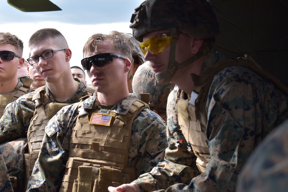 4th Marine Division Communication Marines conduct joint MEDEVAC training with Indiana National Guard