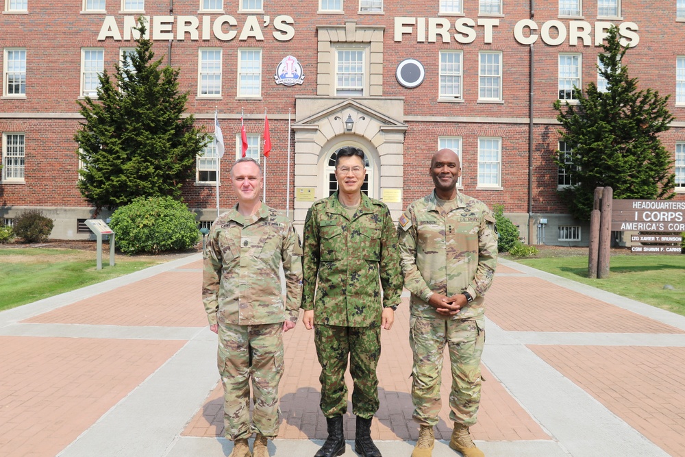 Lt. Gen. Kazumasa Ueda visits I Corps for Yama Sakura discussions