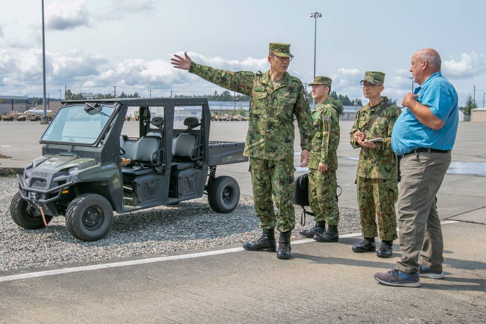 Lt. Gen. Kazumasa Ueda visits I Corps for Yama Sakura discussions