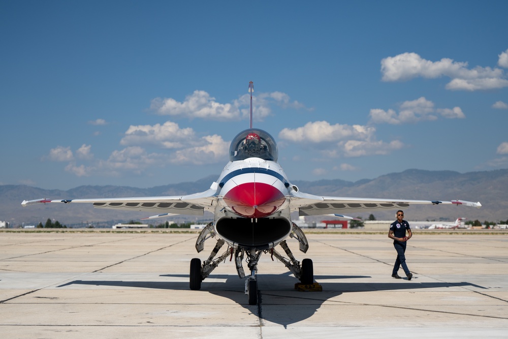 The Thunderbirds Arrive in Boise for Gowen Thunder