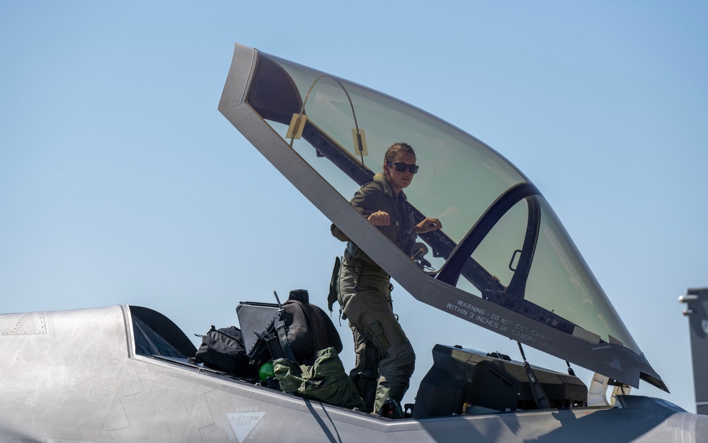 F-35 Demo Team Arrives for Gowen Thunder