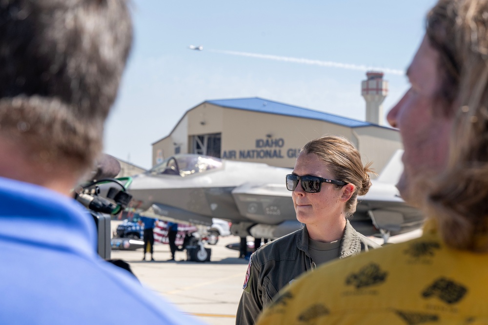 F-35 Demo Team Arrives for Gowen Thunder