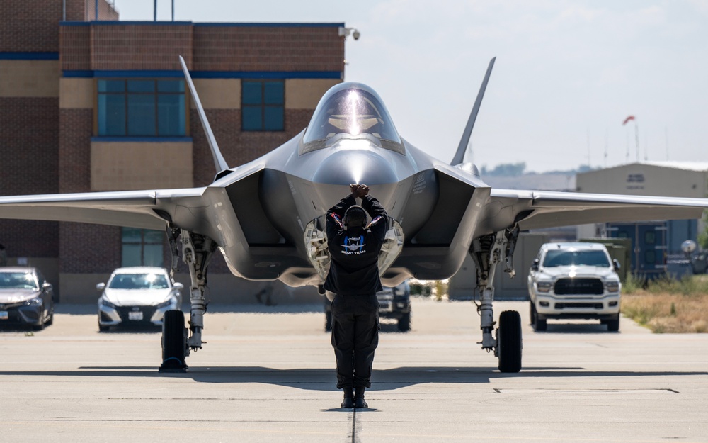 F-35 Demo Team Arrives for Gowen Thunder