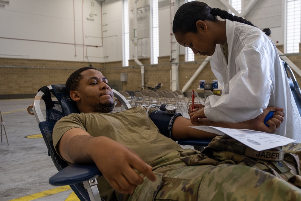11th Airborne Division Soldiers Support Fort Wainwright Blood Drive