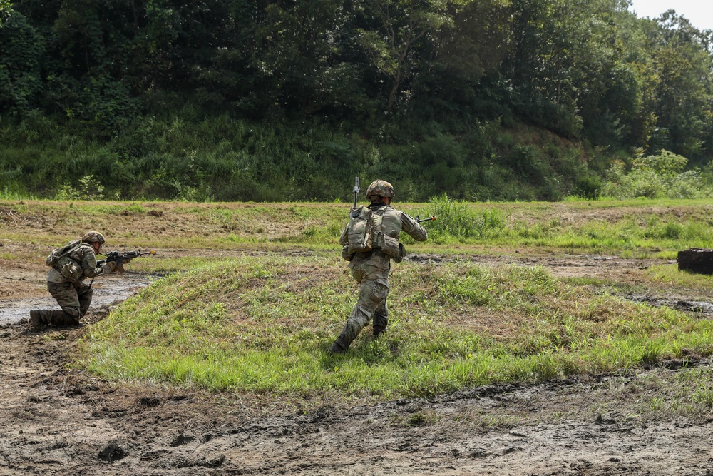 1st Armored Division Soldiers conduct live-fire training