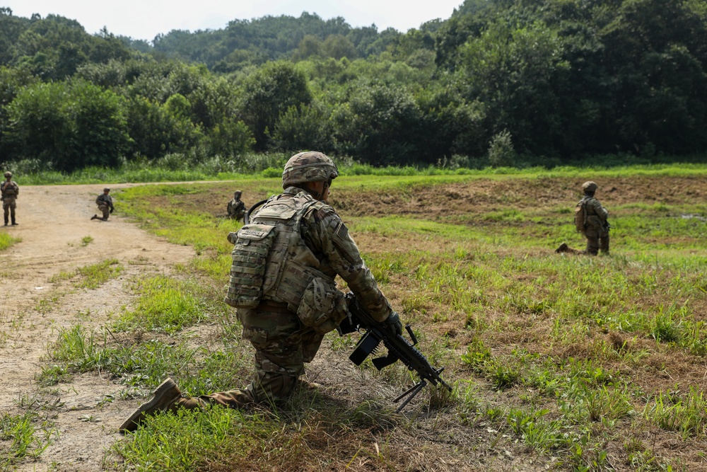 1st Armored Division Soldiers conduct live-fire training