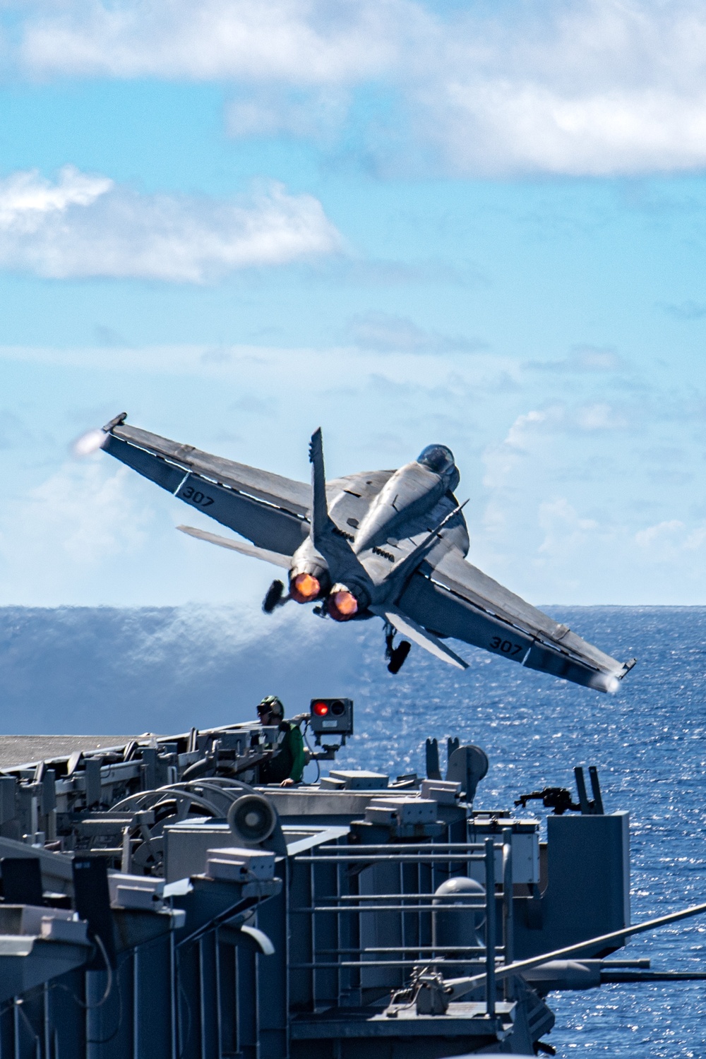 USS Ronald Reagan (CVN 76) conducts flight operations
