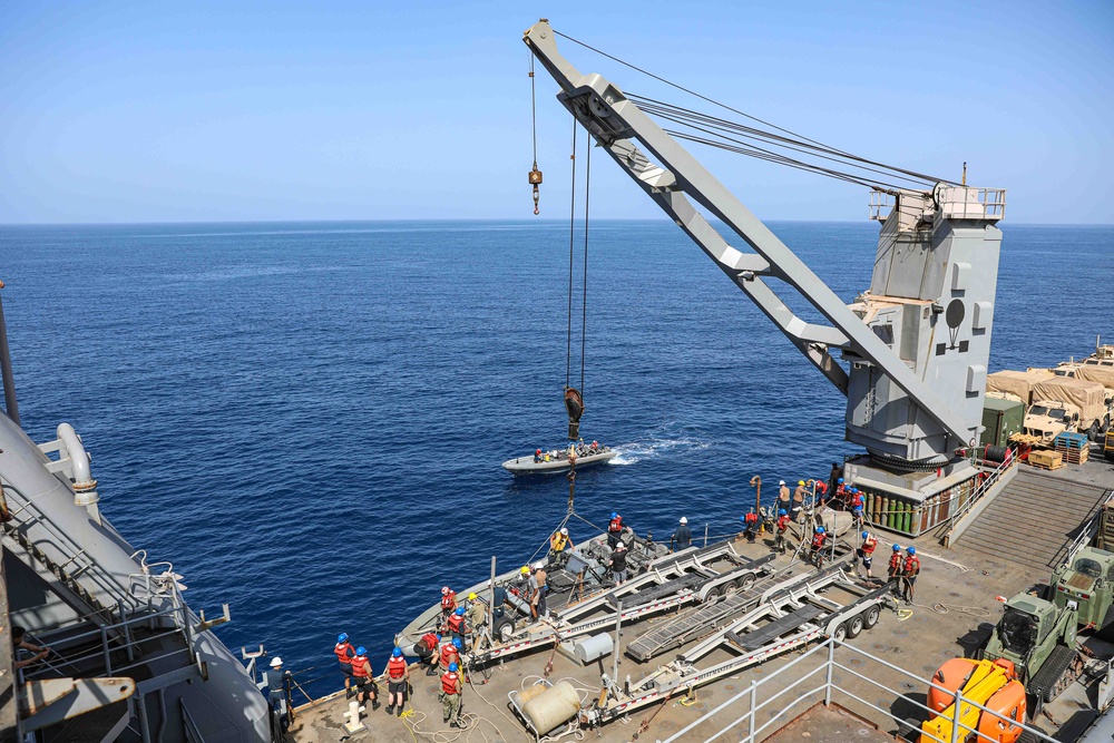 USS Carter Hall Conducts Small Boat Operations