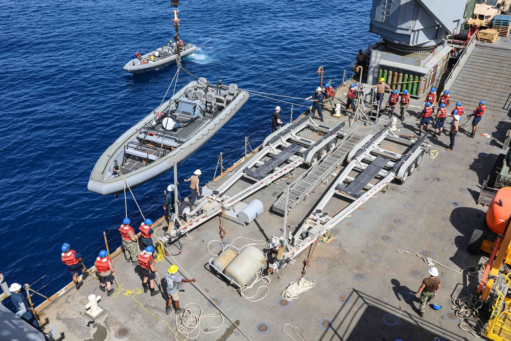 USS Carter Hall Conducts Small Boat Operations