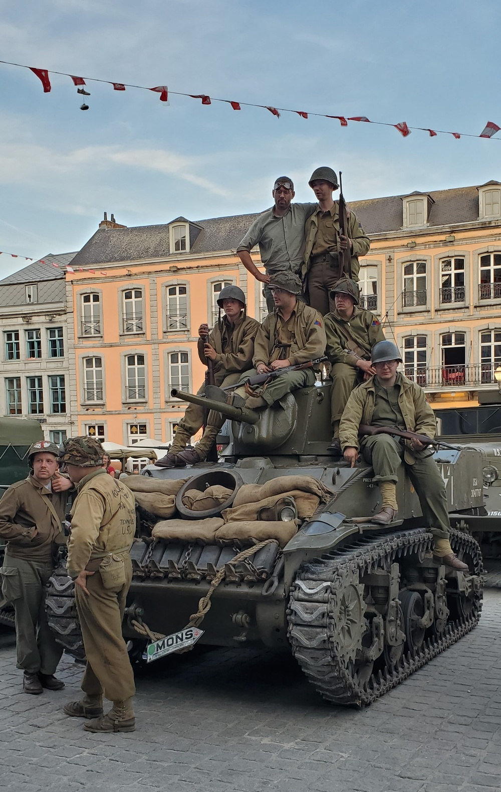 Tanks in Town in Mons