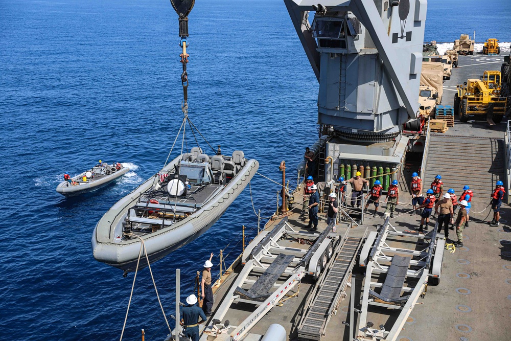 USS Carter Hall Conducts Small Boat Operations