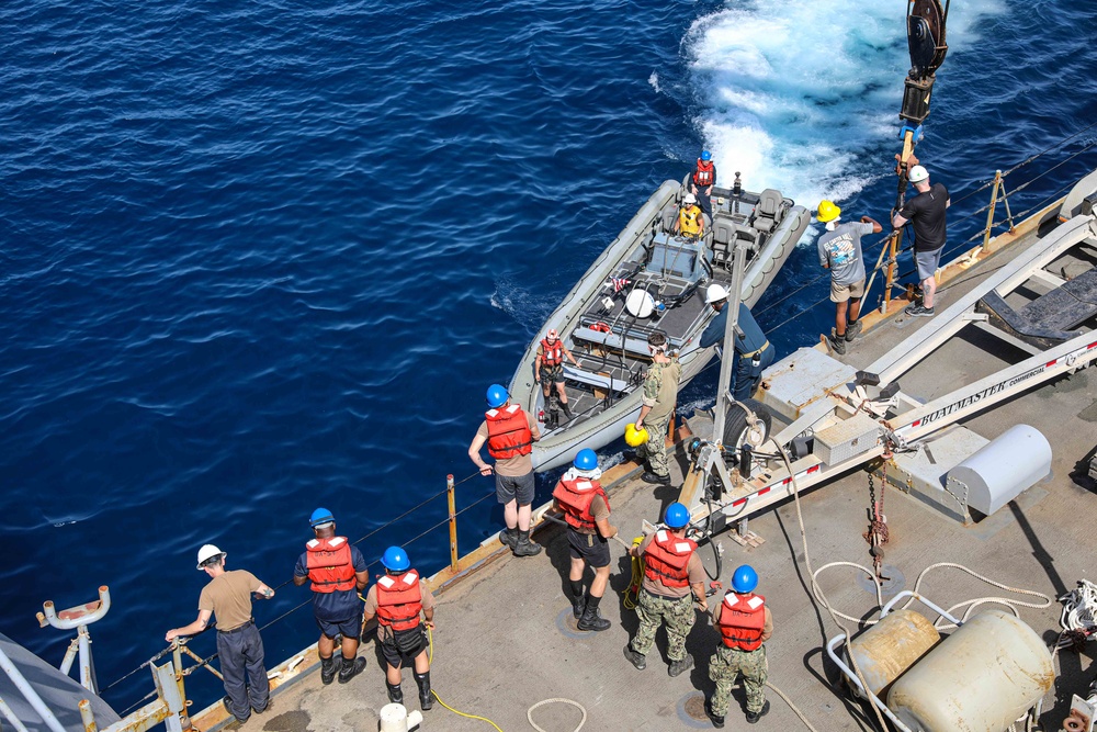 USS Carter Hall Conducts Small Boat Operations