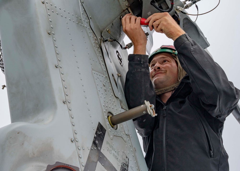 USS Oscar Austin participates in OP NANOOK