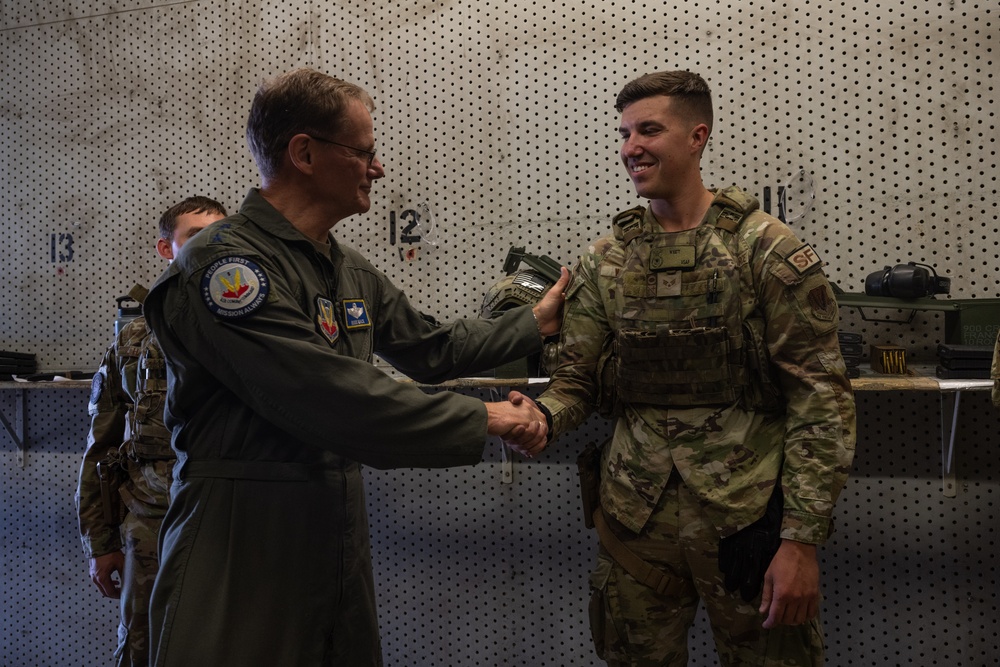 Lt. Gen. Russ L. Mack visits the 4th Fighter Wing