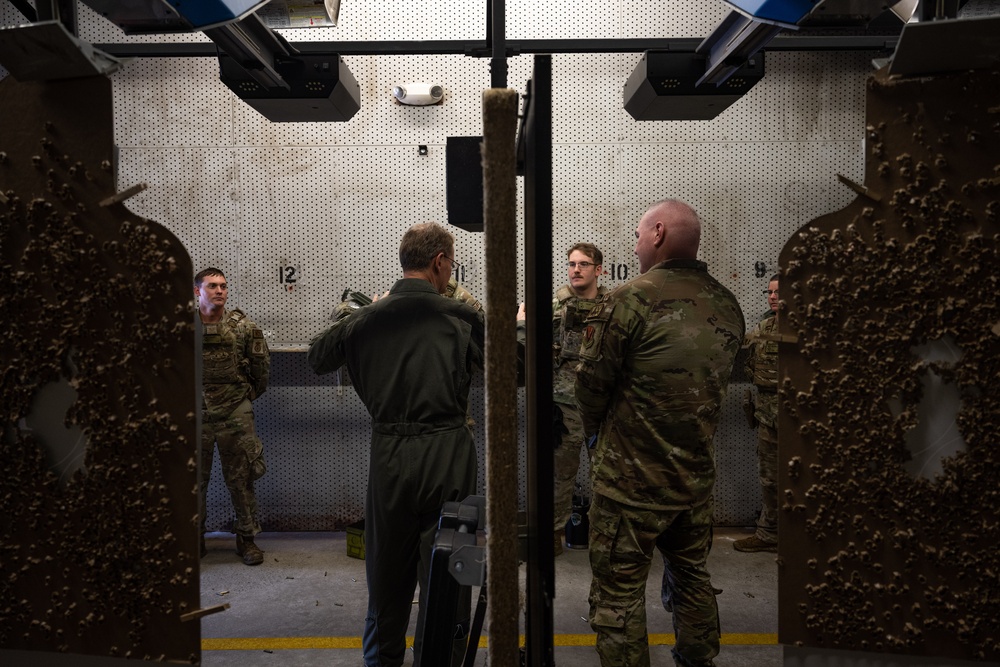 Lt. Gen. Russ L. Mack visits the 4th Fighter Wing