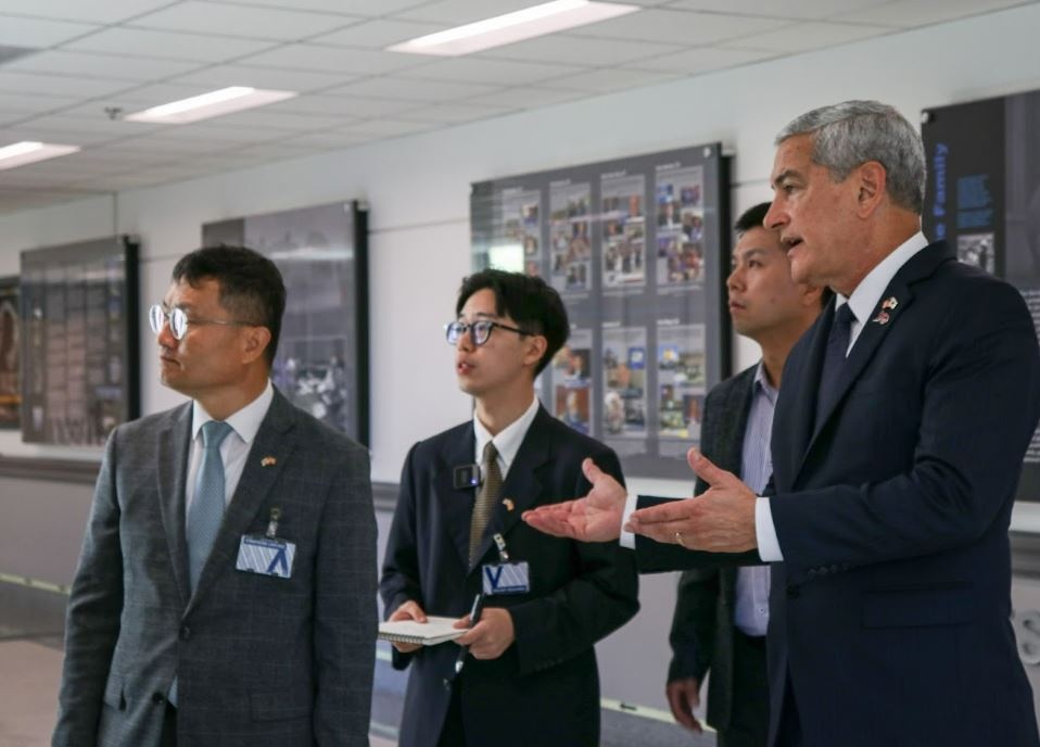 DPPA Director Guides Director of Ministry of National Defense Agency for Killed in Action Recovery Identification on a Pentagon Tour