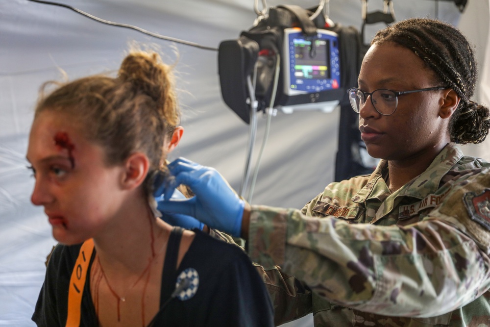 Guard and Reserve citizen Airmen train together in Exercise Patriot Medic