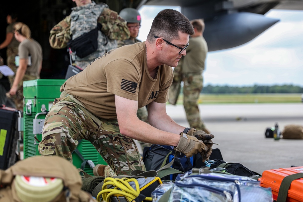 Guard and Reserve citizen Airmen train together in Exercise Patriot Medic