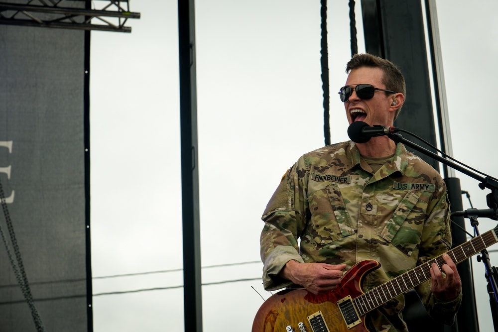 Country Singer Craig Morgan Performs at Fort Wainwright