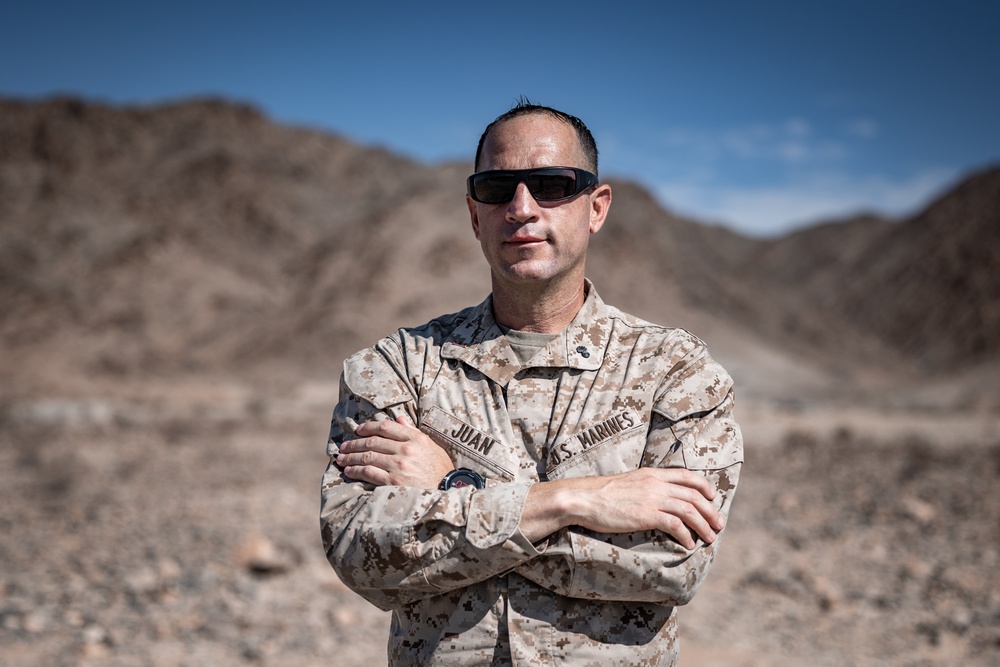 3/4 Marine receives achievement award while in the field