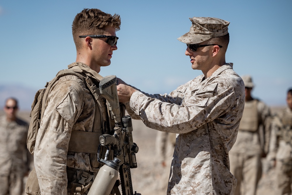 3/4 Marine receives achievement award while in the field