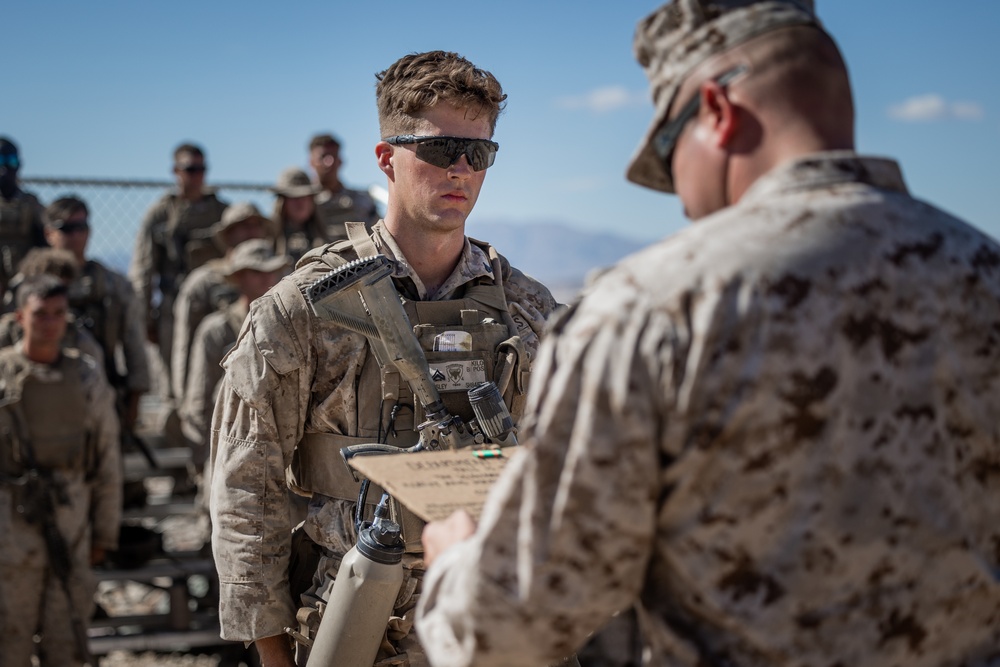 3/4 Marine receives achievement award while in the field