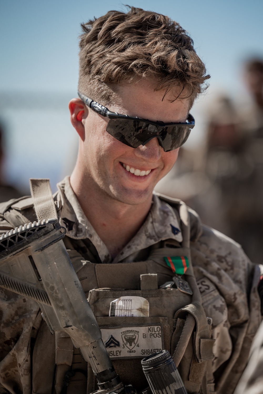 3/4 Marine receives achievement award while in the field