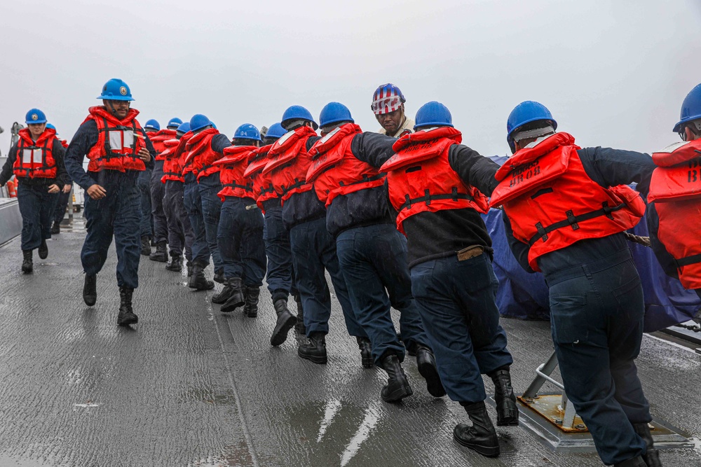 USS Benfold Participates in Noble Chinook