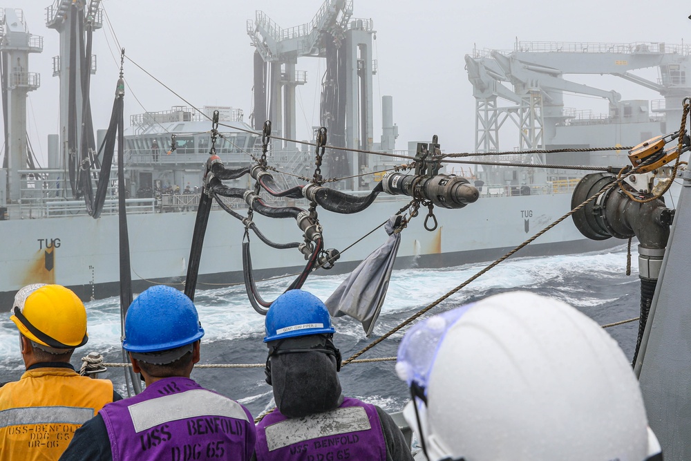 USS Benfold Participates in Noble Chinook