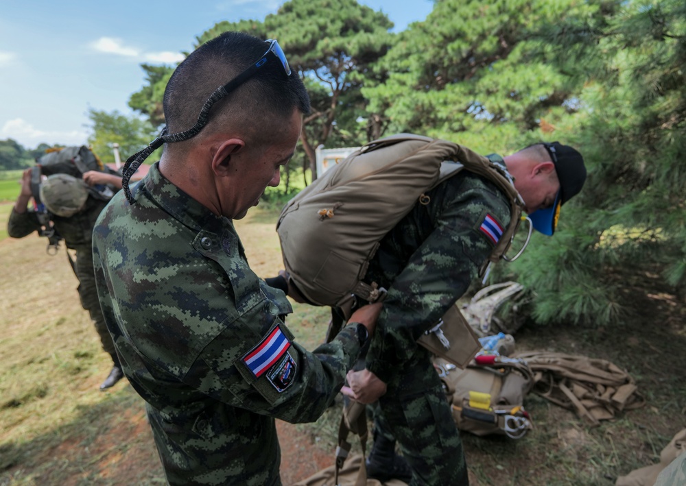 SOCKOR and ROKSWC promote SOF Truth # 1, host combine Airborne training with UN member states