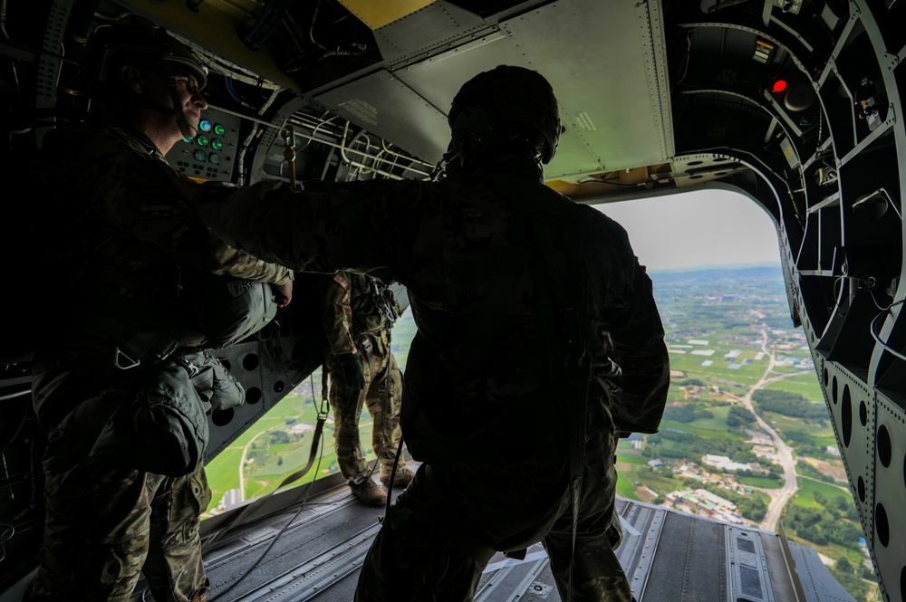 SOCKOR and ROKSWC promote SOF Truth # 1, host combine Airborne training with UN member states