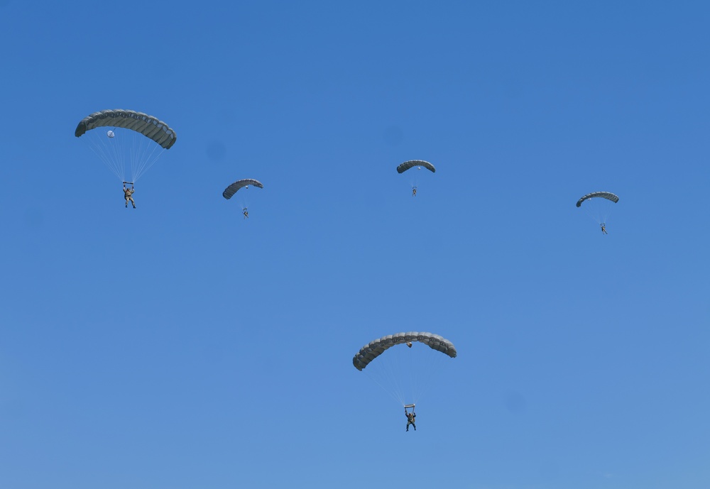 SOCKOR and ROKSWC promote SOF Truth # 1, host combine Airborne training with UN member states