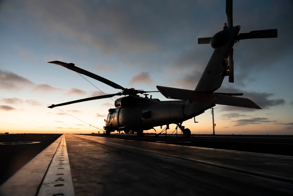 USS Carl Vinson (CVN 70) Sails in the Pacific Ocean