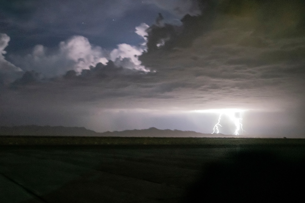 VMM-165 (Rein.) Conducts Night Flight Operations at RUT