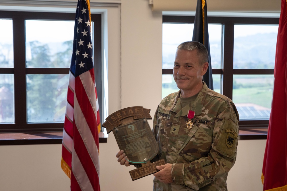 Brig. Gen. Thibodeau receives Legion of Merit