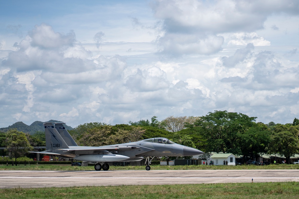 F-15’s first Relámpago flight