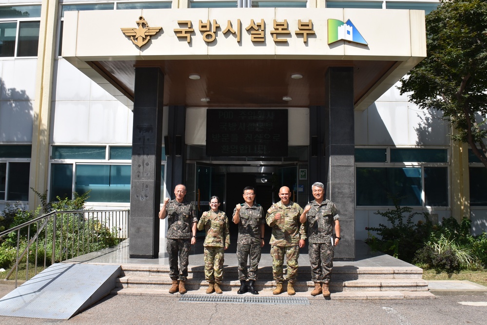 USACE POD Command Sgt. Maj. meets with Korean Major General